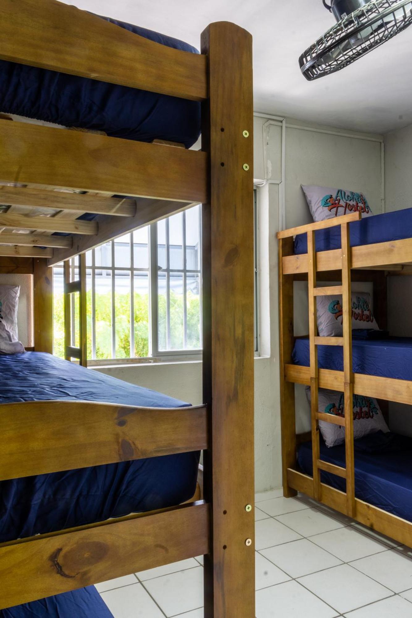 Hostal Aloha Pinhoes